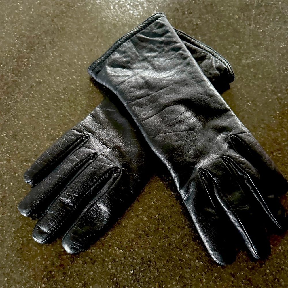 Brand new without tags fully lined navy blue leather gloves size 7